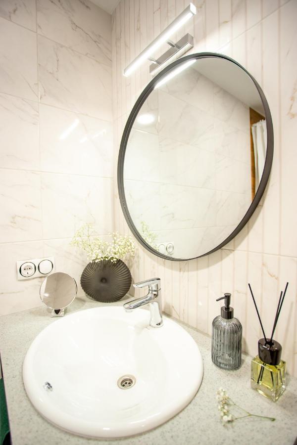 Luxury Apartment With 2 Bedrooms In The City Center Mykolaïv Esterno foto